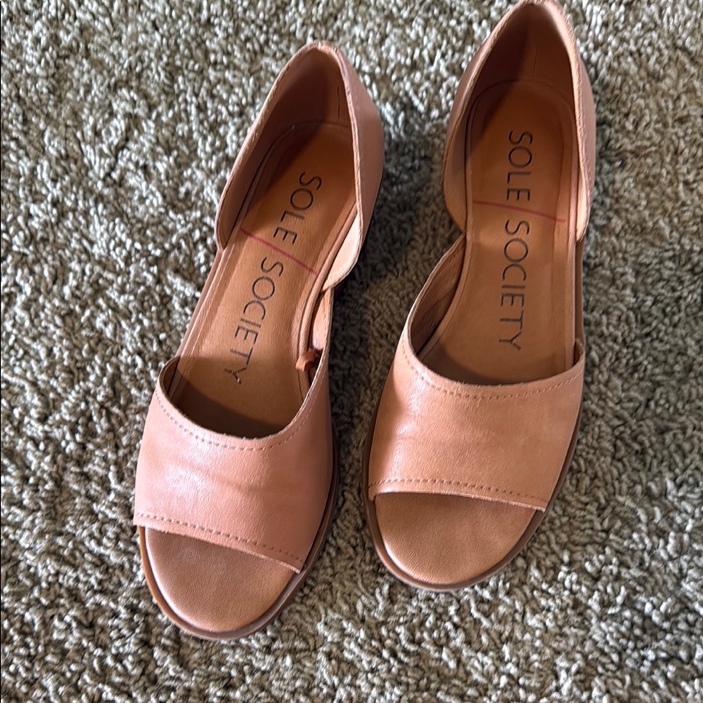 Sole Society Women's Tan Open-Toe Flats